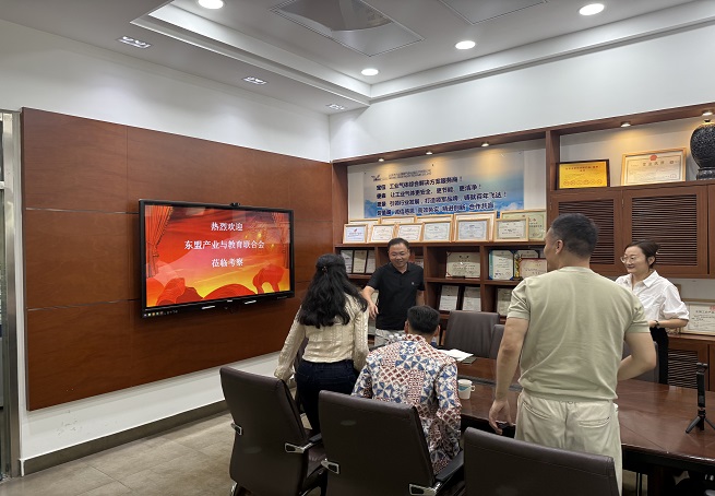 �㶫�����Я�ֶ��˲������ϻ� ����̩����ɫչ���»���